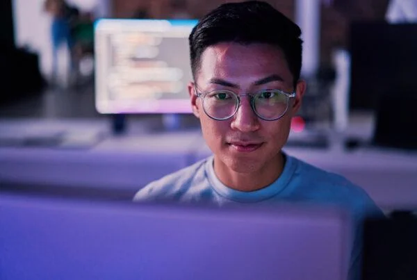 Field service manager interacting with artificial intelligence software